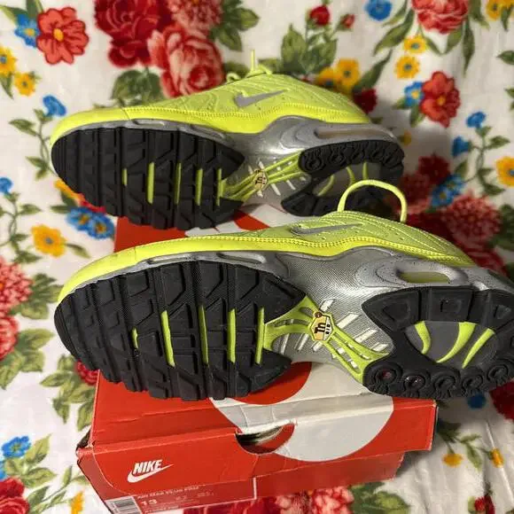Nike Air Max Plus size 13 TN Neon Yellow Sneakers - Picture 5 of 7